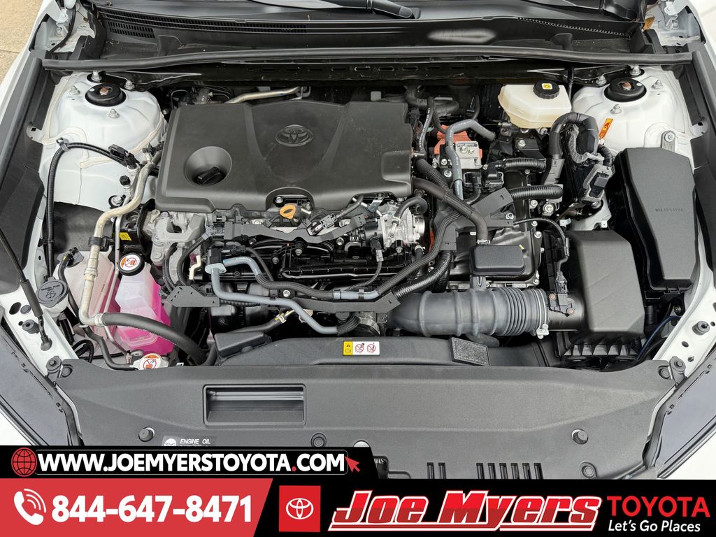 Used 2025 Ice Cap Toyota LE image 30