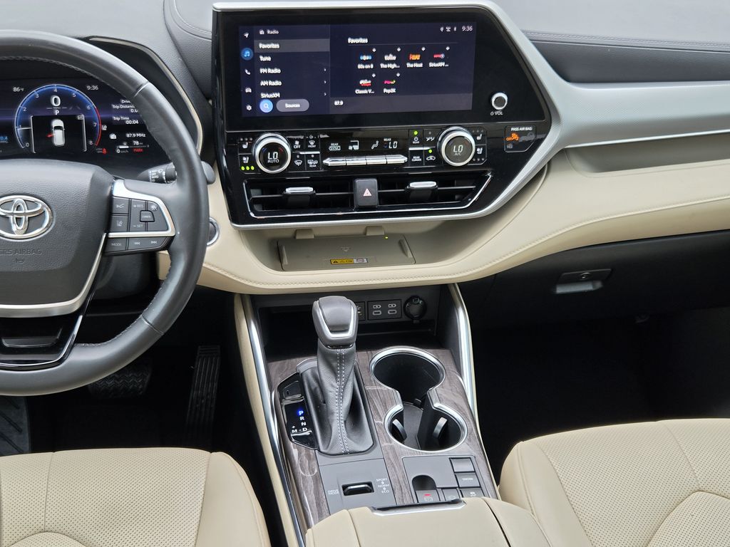 Used 2023 Moon Dust Toyota Platinum image 17