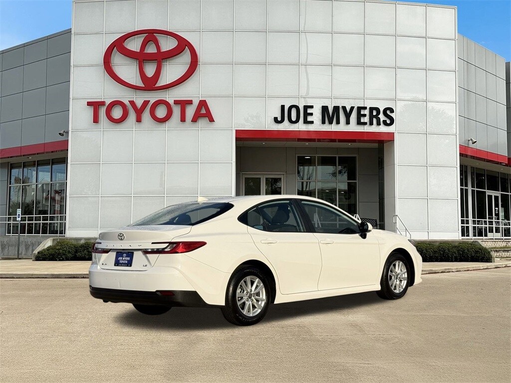 2025 Toyota Camry LE photo 4