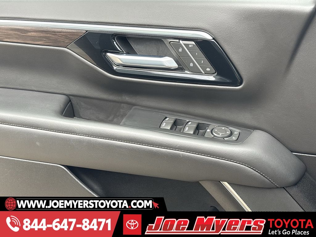 Used 2025 Black Chevrolet LT image 25