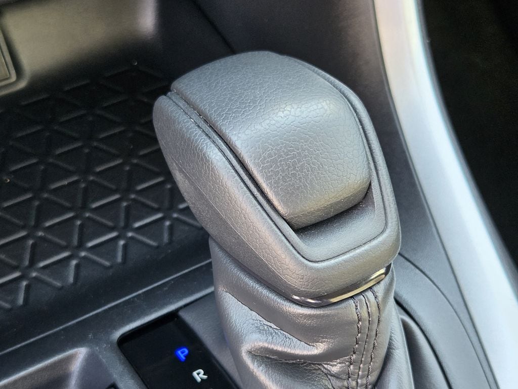 Used 2025 Silver Sky Metallic Toyota XLE image 21