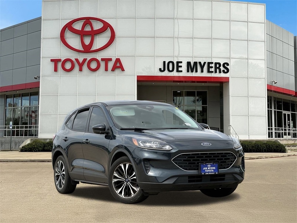 Used 2022 Ford Escape SE with VIN 1FMCU0G67NUA86771 for sale in Houston, TX