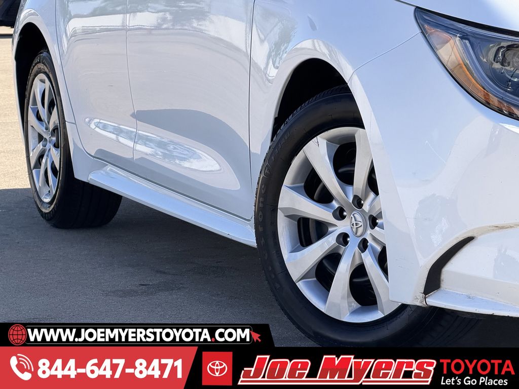 Used 2025 Ice Cap Toyota LE image 12