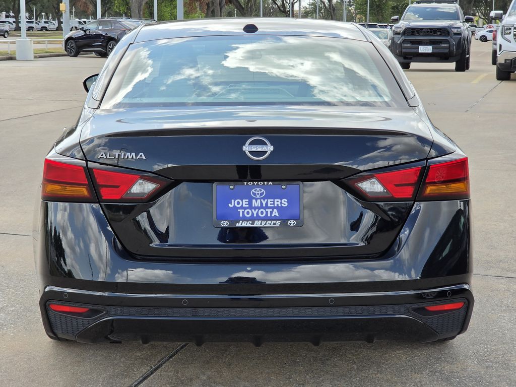 Used 2025 Super Black Clearcoat Nissan 2.5 SV image 8