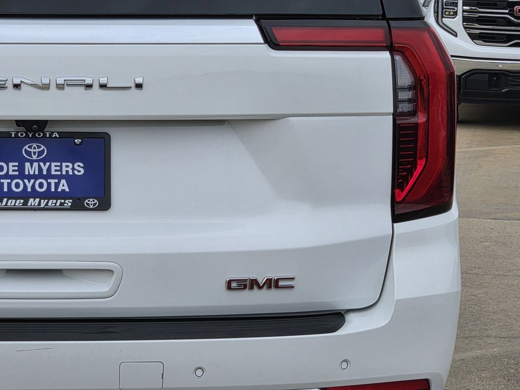 Used 2025 Summit White GMC Denali image 9