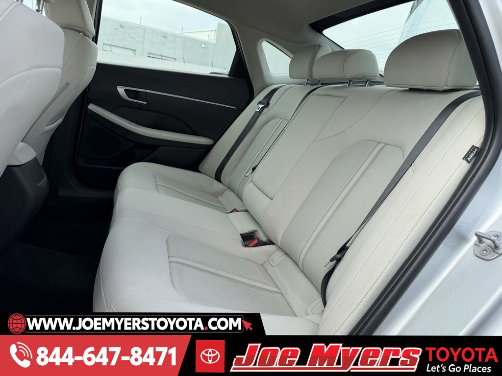 Used 2025 Aero Silver Hyundai SEL image 28