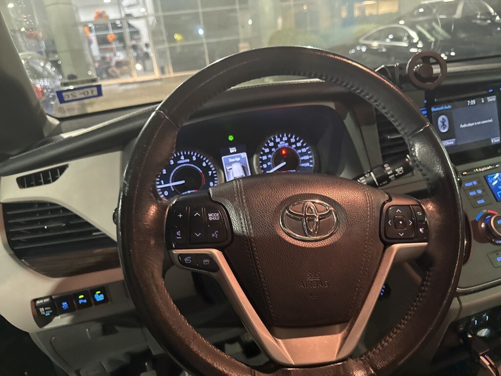 Used 2016 Toyota Sienna XLE Premium Minivan/Van