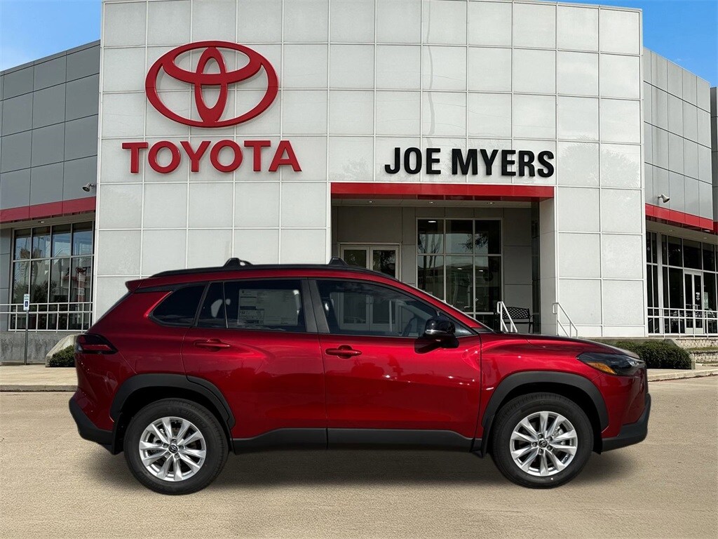 2026 Toyota Corolla Cross LE photo 3