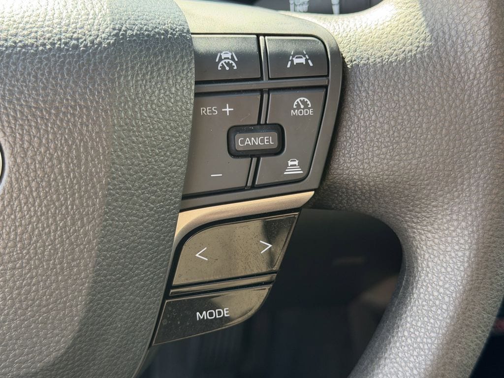 2025 Toyota Camry LE - Photo 23