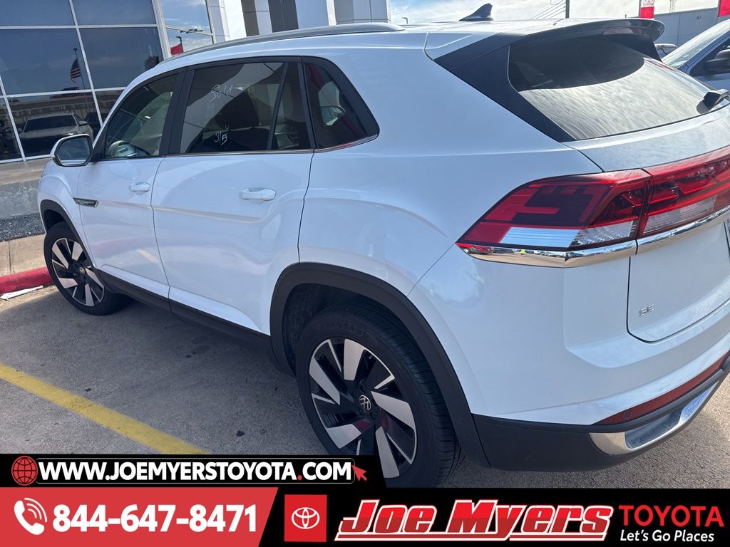 Used 2025 White Volkswagen 2.0T SE w/Technology image 4