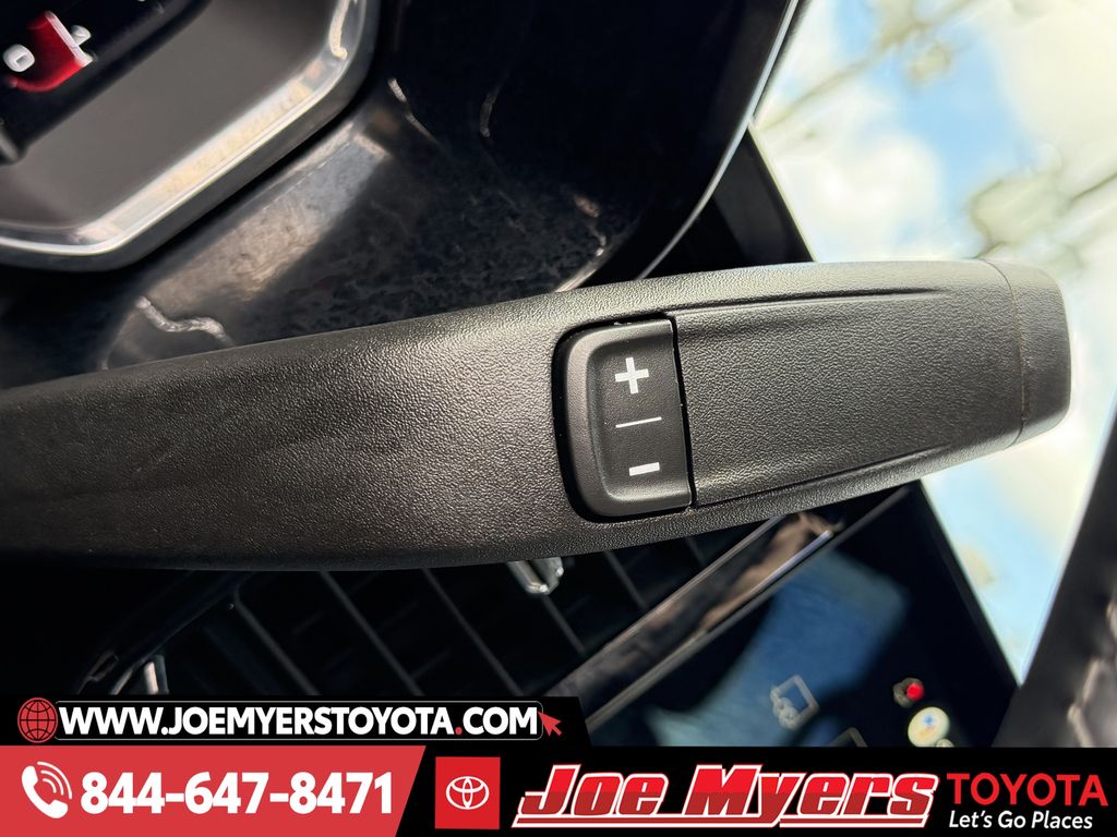 Used 2024 Summit White GMC SLT image 22