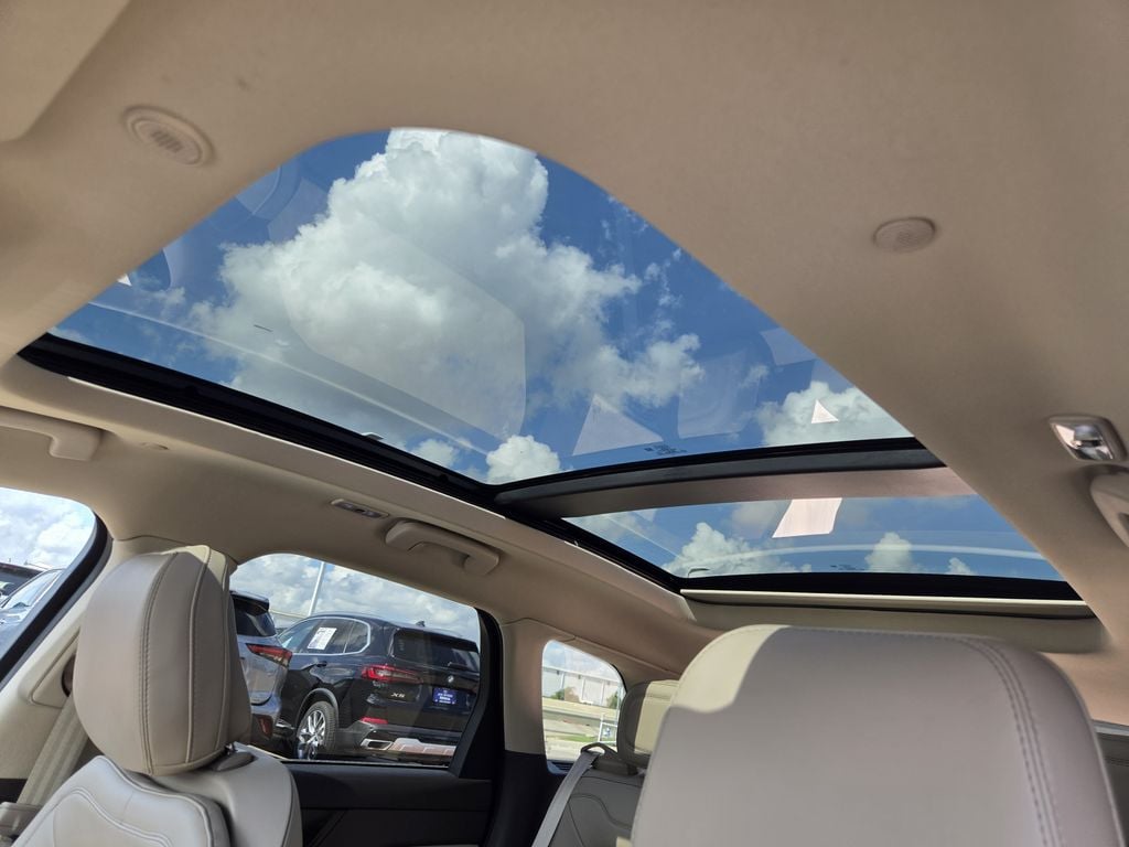 Used 2022 Radiance Metallic Lincoln Grand Touring image 28