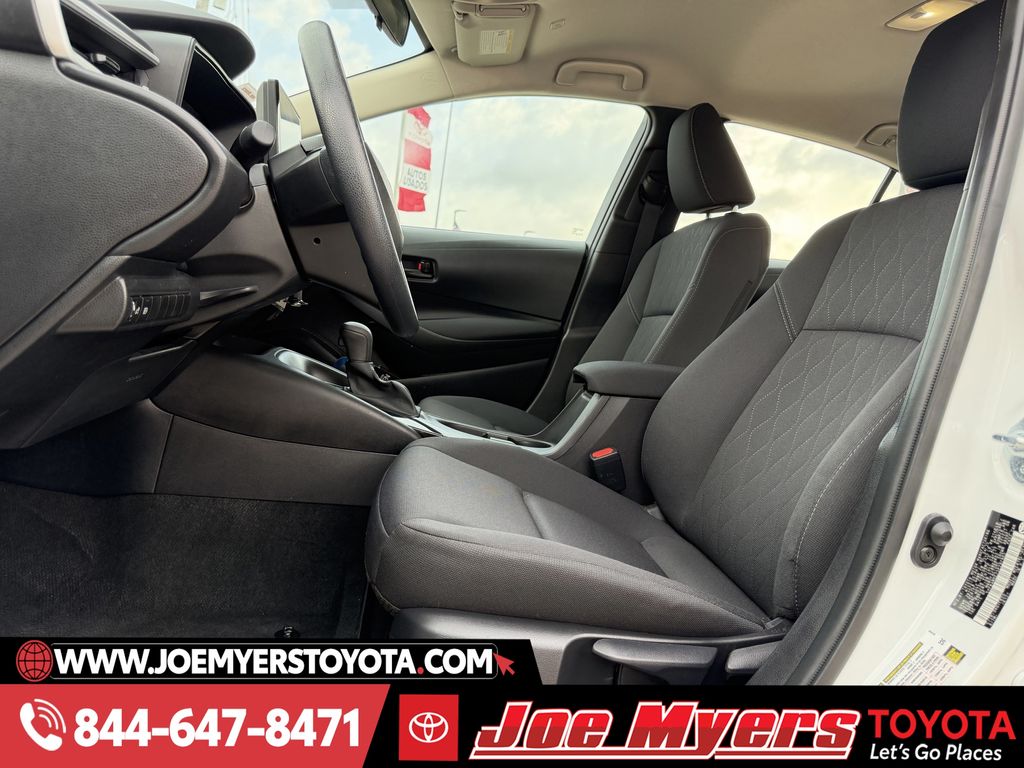 Used 2025 Ice Cap Toyota LE image 7