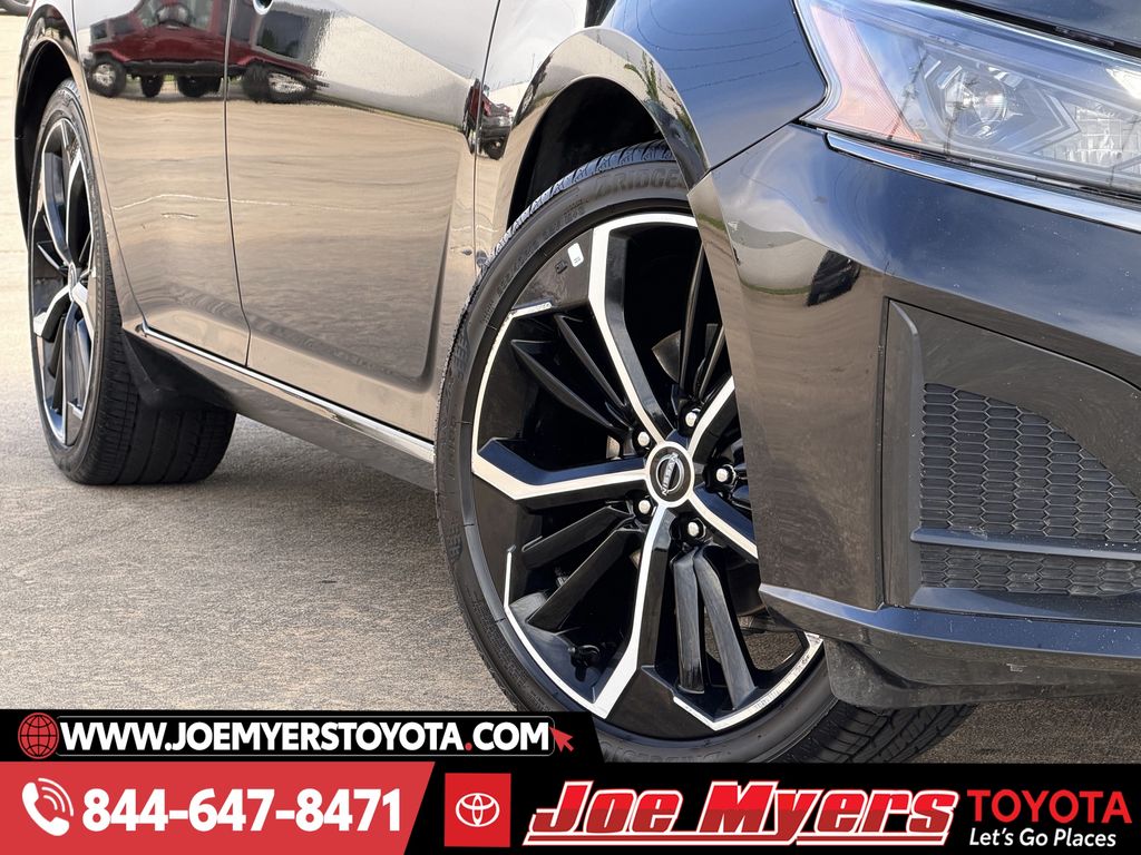 Used 2025 Super Black Clearcoat Nissan 2.5 SR image 12