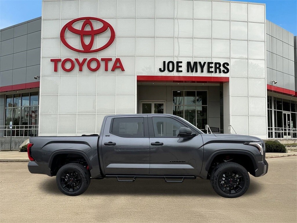 2025 Toyota Tundra SR5 photo 3