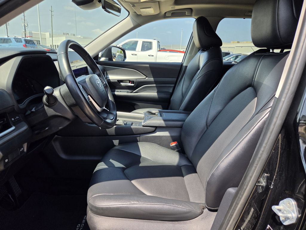 Used 2025 Midnight Black Metallic Toyota XLE image 27