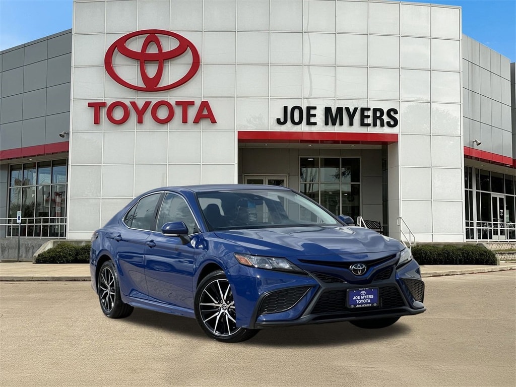 Used 2024 Toyota Camry SE with VIN 4T1G11AK3RU256670 for sale in Houston, TX
