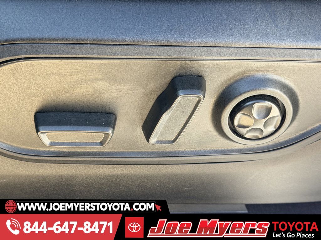 Used 2025 Bright White Clearcoat Jeep Altitude image 28