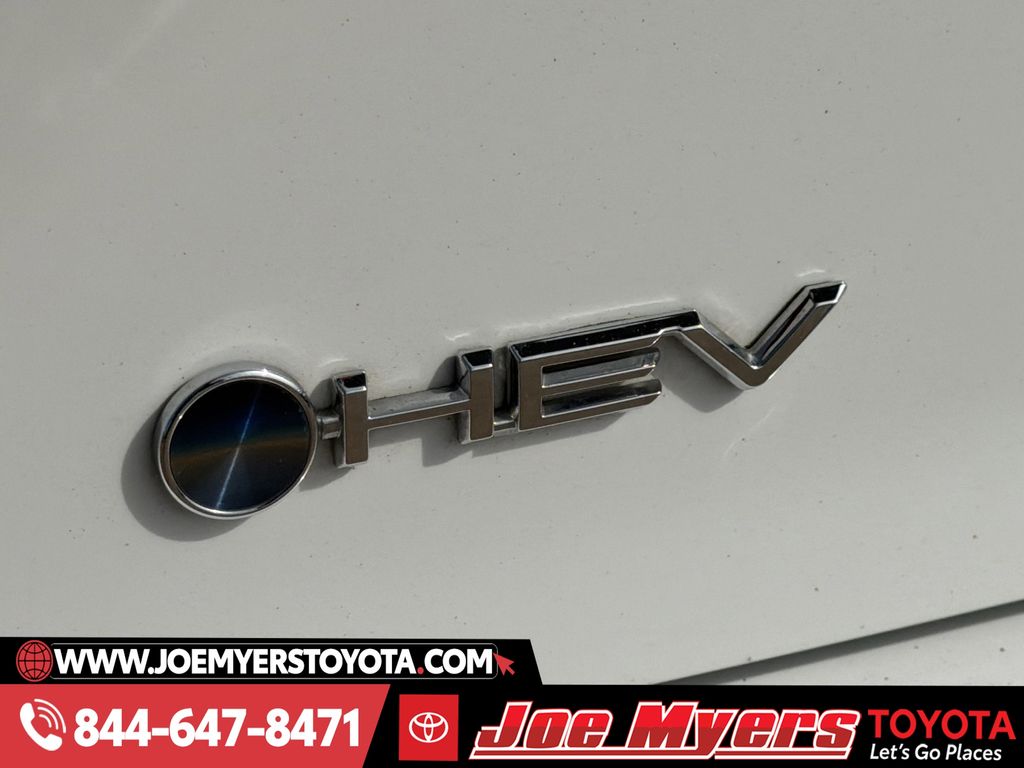 Used 2025 Ice Toyota SE image 11