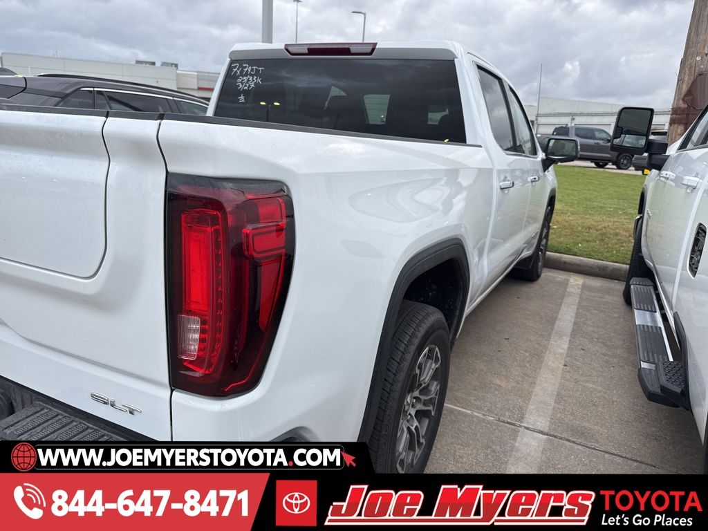Used 2025 Summit White GMC SLT image 3