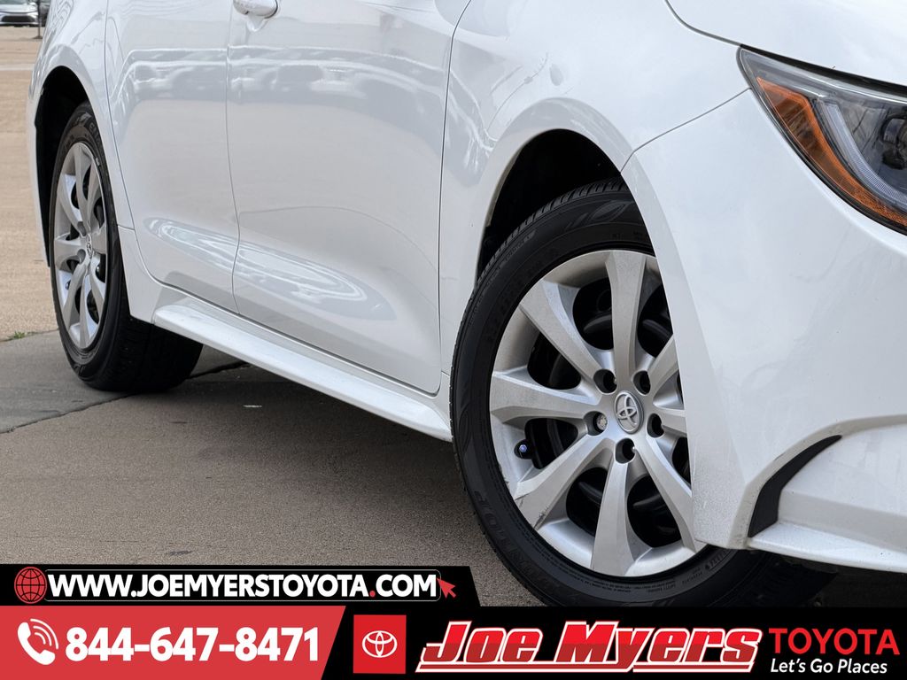 Used 2025 Ice Cap Toyota LE image 15