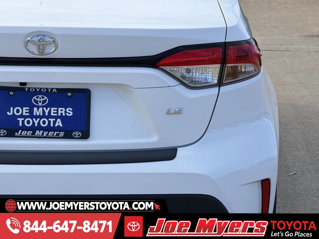 Used 2024 Ice Toyota LE image 9