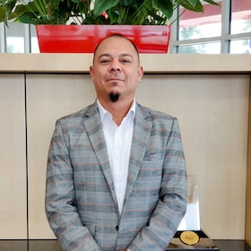 Staff member Alex Argueta from ID_ad4c716a3fb3