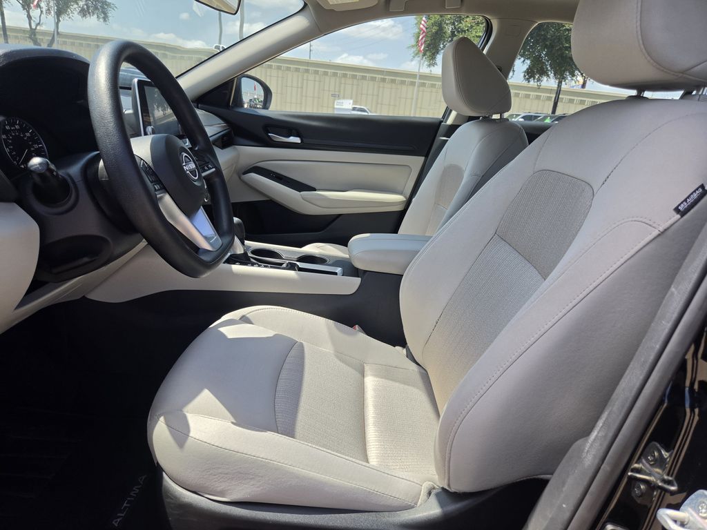 Used 2025 Super Black Clearcoat Nissan 2.5 SV image 26