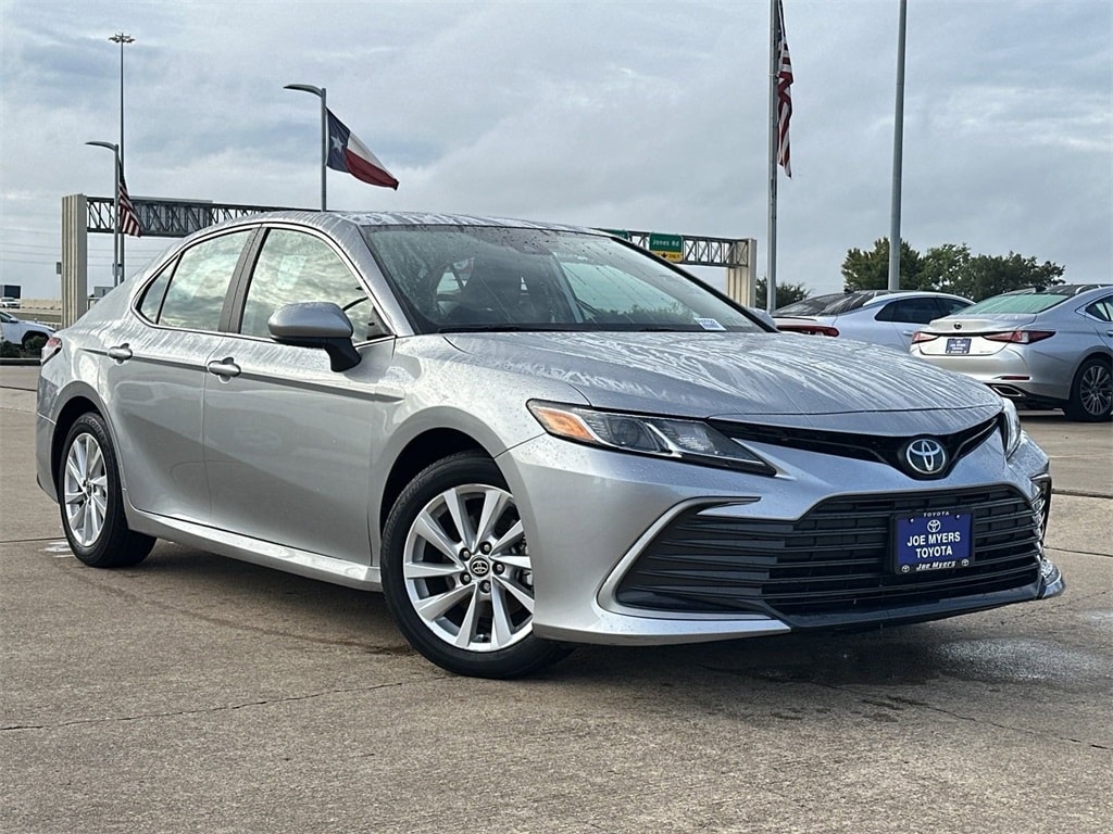 Used 2024 Toyota Camry LE with VIN 4T1C11AK2RU198002 for sale in Houston, TX