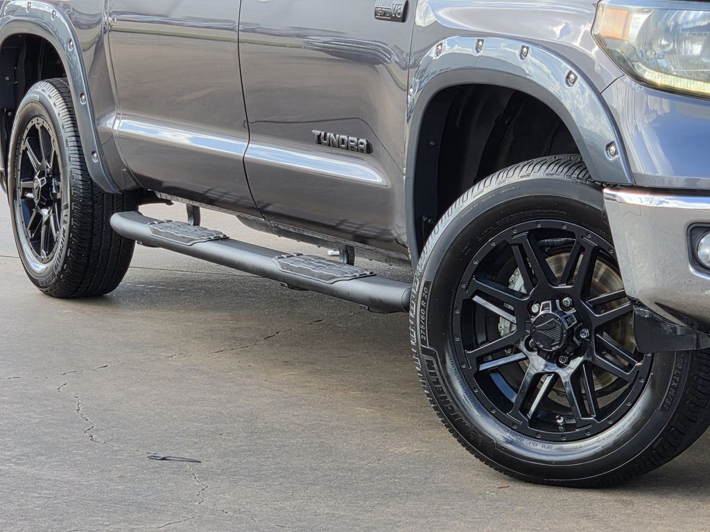 Used 2018 Magnetic Gray Metallic Toyota SR5 image 11