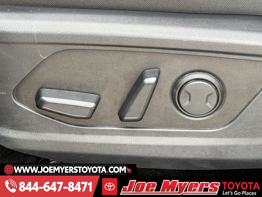 Used 2024 Black Pearl Hyundai SEL image 28