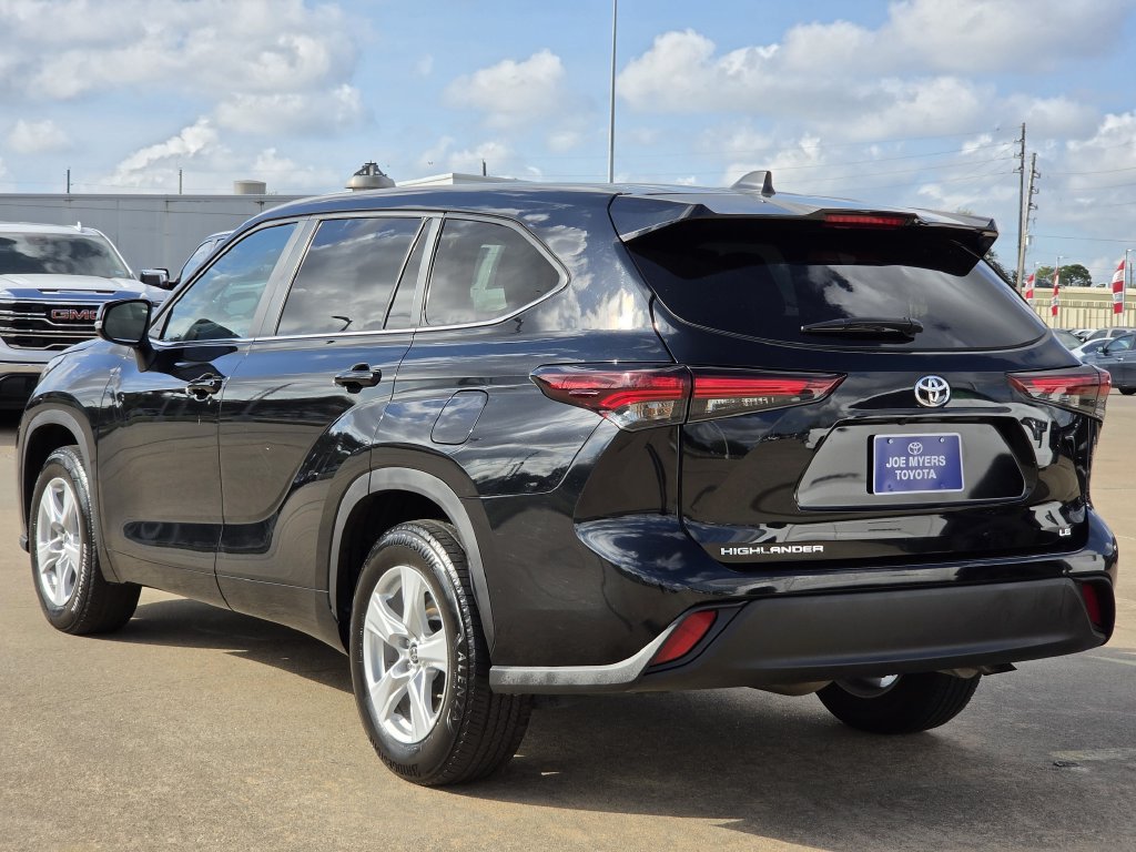 Used 2025 Midnight Black Metallic Toyota LE image 7