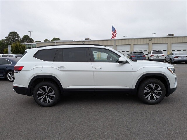 2026 Volkswagen Atlas SE photo 2