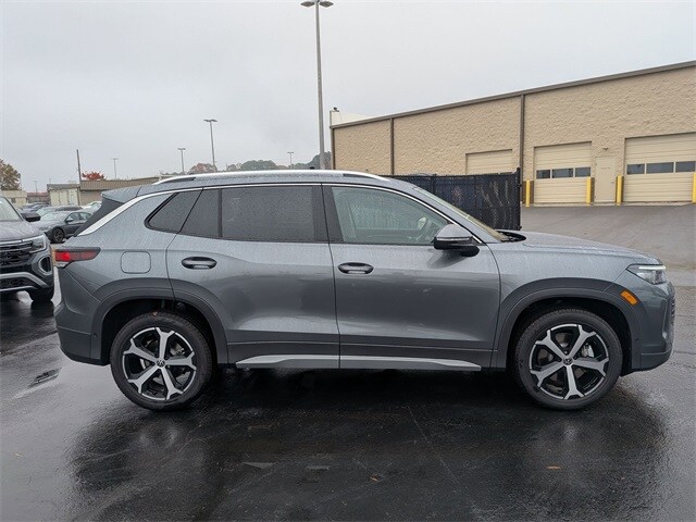 2026 Volkswagen Tiguan SE photo 2