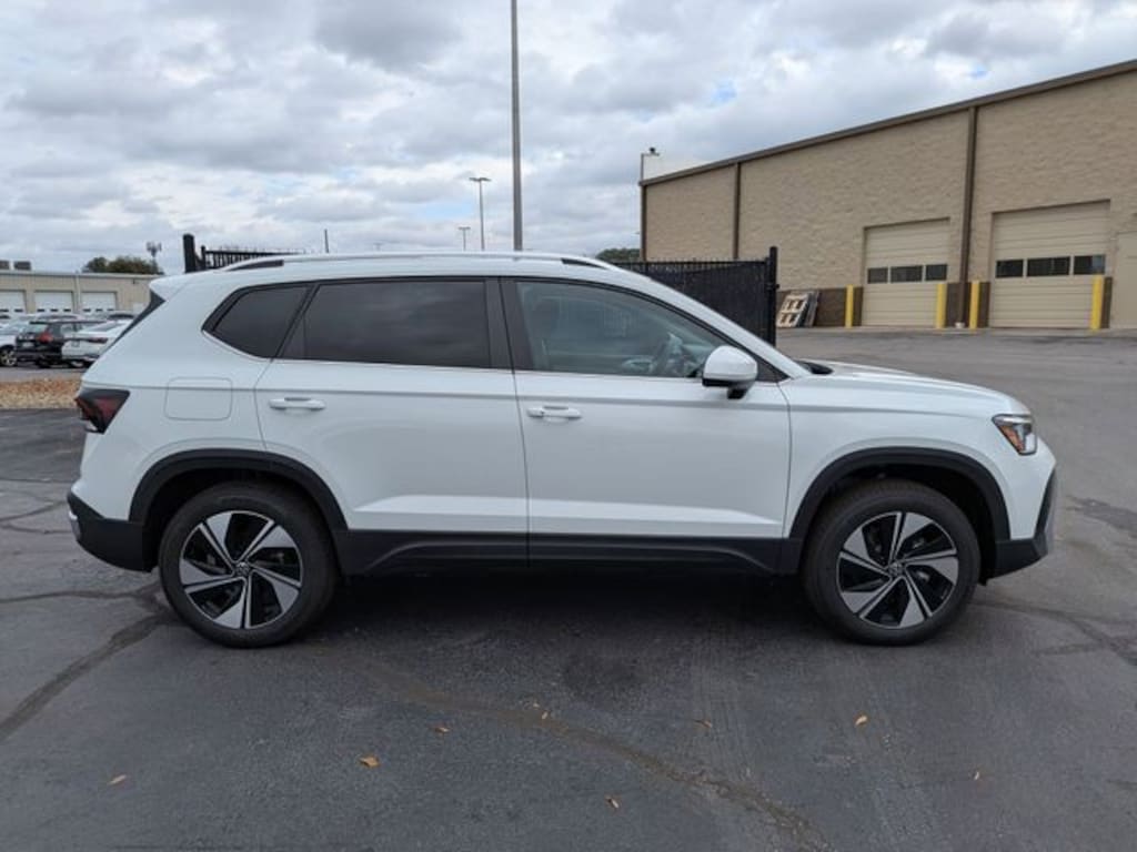 New 2026 Volkswagen Taos 1.5T SE SUV