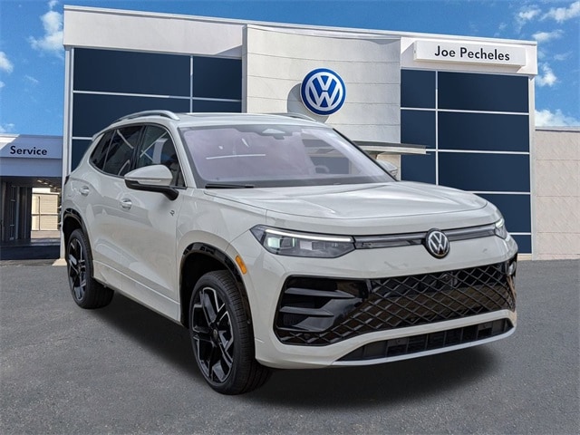 2026 Volkswagen Tiguan SEL R-LINE TURBO's photo