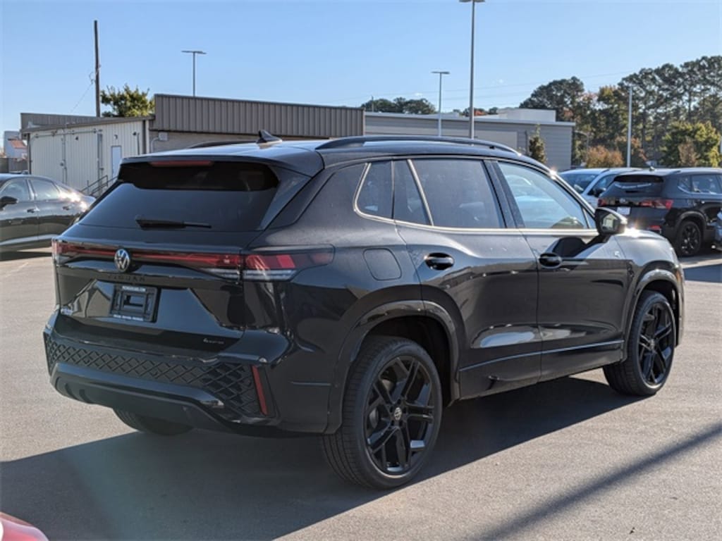 New 2026 Volkswagen Tiguan 2.0T SE R-Line Black SUV