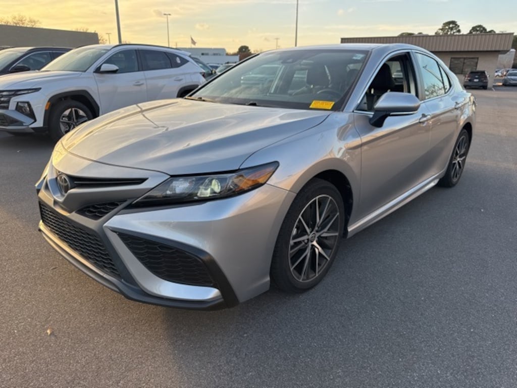 Used 2023 Toyota Camry SE Sedan