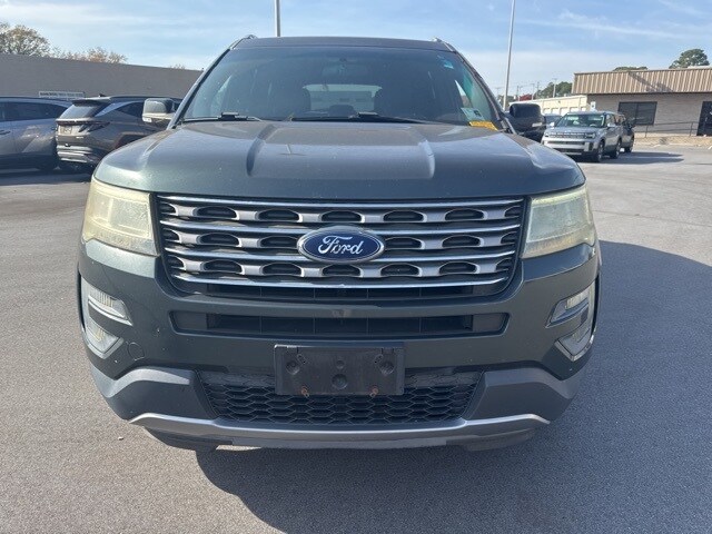 2016 Ford Explorer XLT photo 2