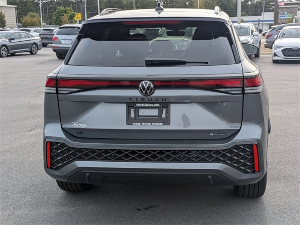 New 2025 Volkswagen Tiguan 2.0T SE R-Line Black SUV