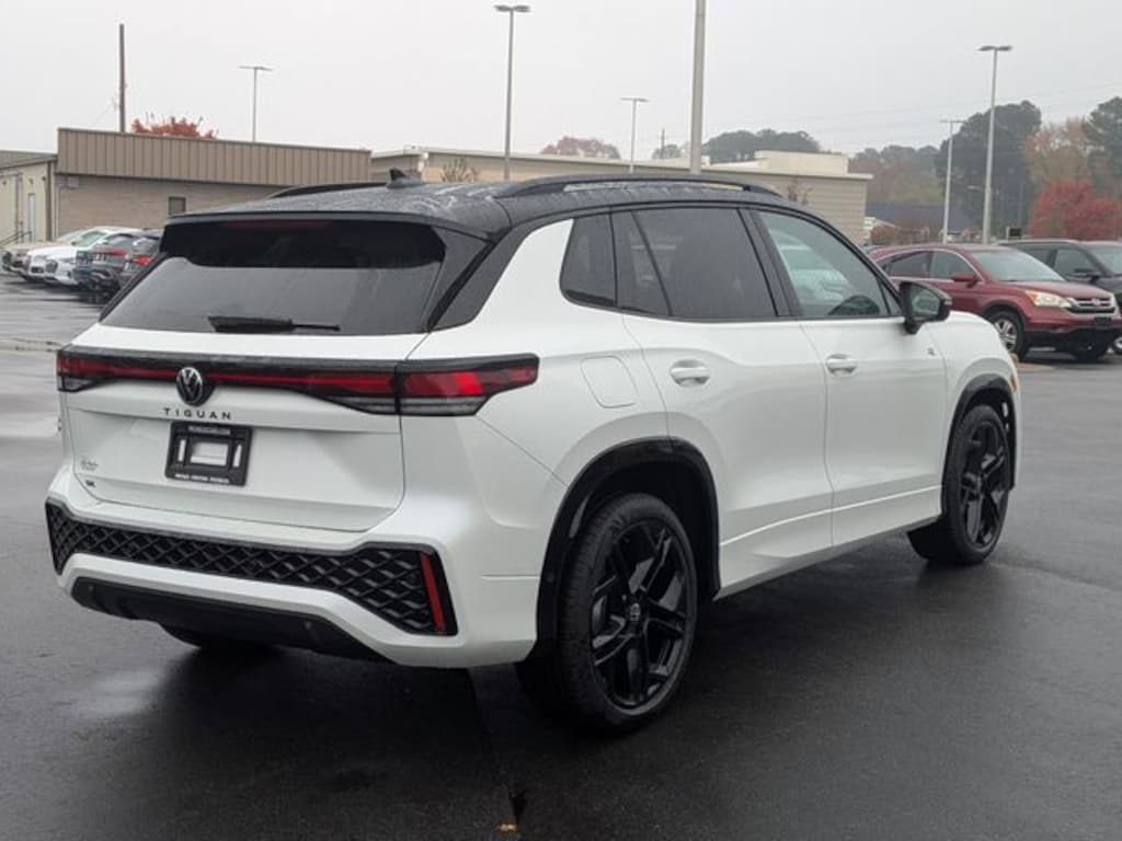 New 2026 Volkswagen Tiguan 2.0T SE R-Line Black SUV