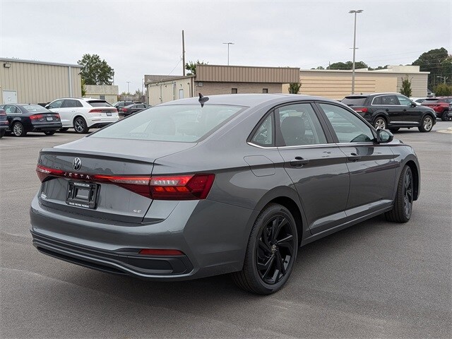 2026 Volkswagen Jetta 1.5T SE photo 2