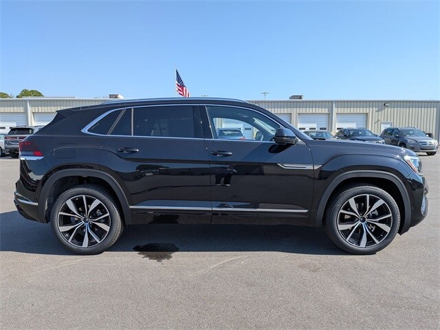 2026 Volkswagen Atlas Cross Sport SEL Premium R-Line photo 2