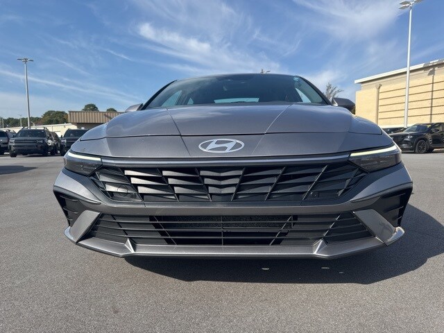 2024 Hyundai Elantra SEL photo 2
