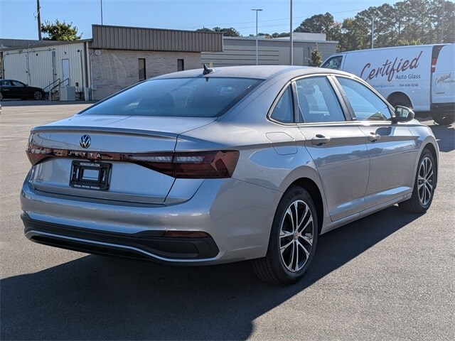 2026 Volkswagen Jetta 1.5T Sport photo 3