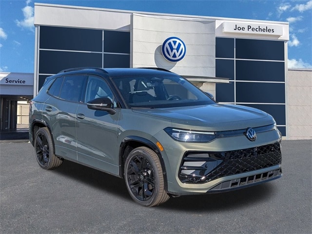 2026 Volkswagen Tiguan SE R-LINE BLACK's photo