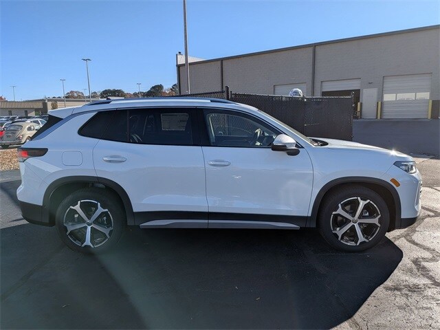 2026 Volkswagen Tiguan SE photo 2