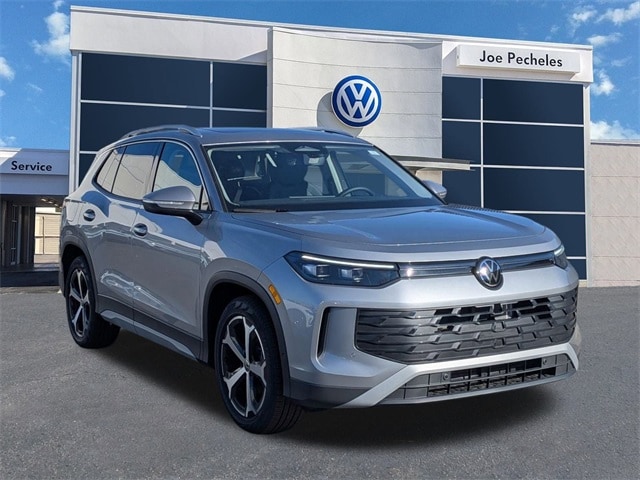 2026 Volkswagen Tiguan SE's photo