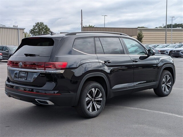 2026 Volkswagen Atlas SE photo 3