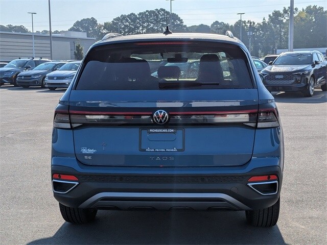 2025 Volkswagen Taos SE photo 4